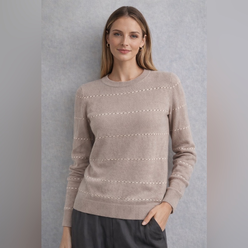 Club Monaco Cashmere Blend Neutral Knit Sweater Medium Luxe SoftChic Minimalist